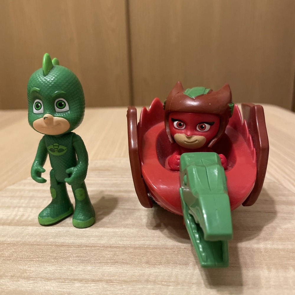 PJ Masks Gekko 3" Articulated Figure & Owlette Dino Vehicle Car Lot Just Play